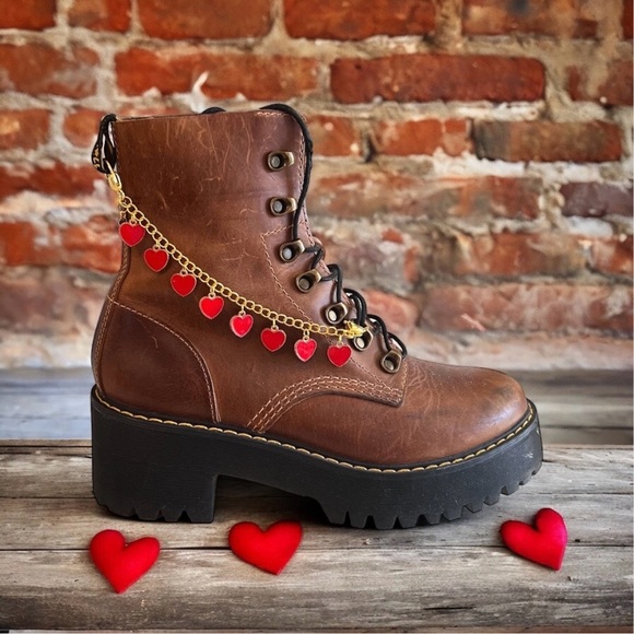 Gold toned and red enamel Heart Charm chain for your boot. 7.5” - Picture 11 of 16
